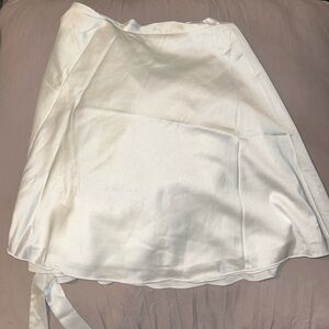 White satin wrap skirt COMMENSE size S. Never worn